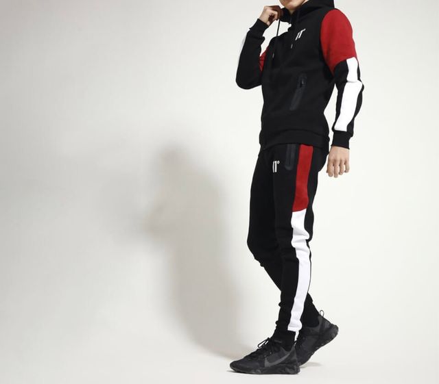 11º_11 Degrees. Pantalón deportivo jogger. Talla M