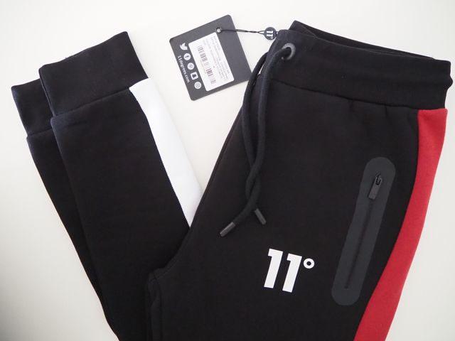 11º_11 Degrees. Pantalón deportivo jogger. Talla M