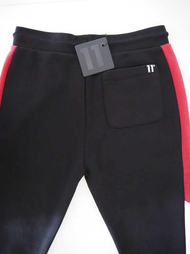 11º_11 Degrees. Pantalón deportivo jogger. Talla M