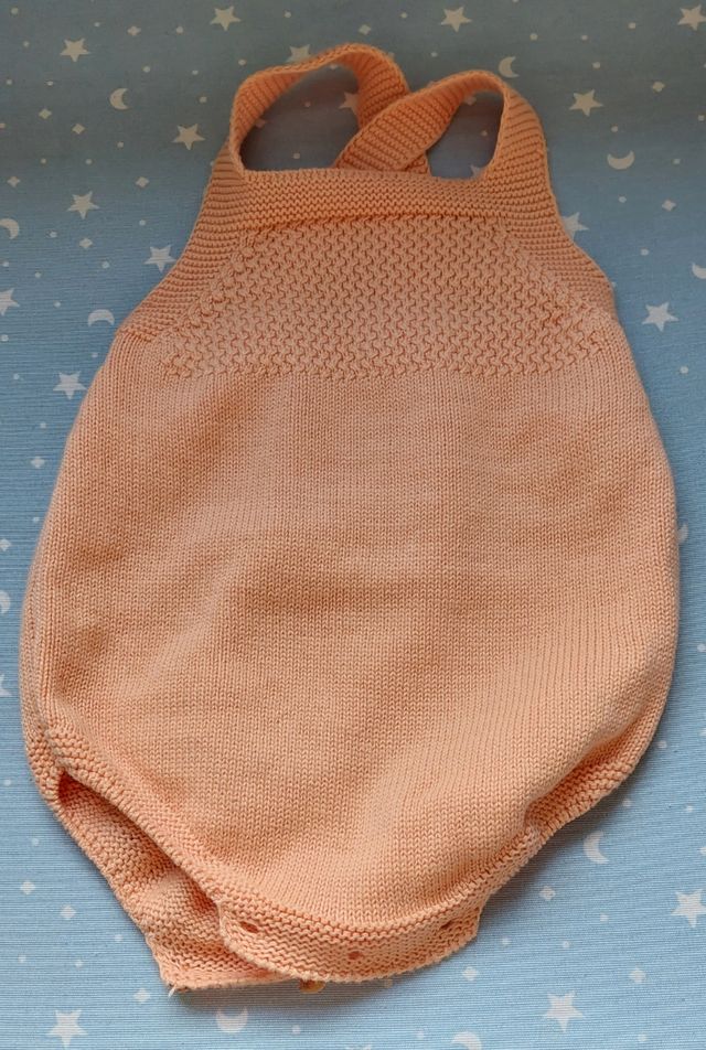 Conjunto bebe, bonnet a pompon