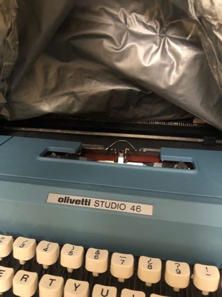 maquina de escribir. NUEVA. Intacta