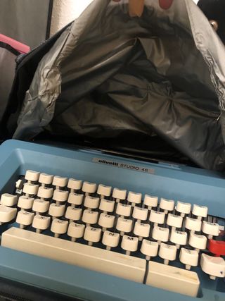 maquina de escribir. NUEVA. Intacta