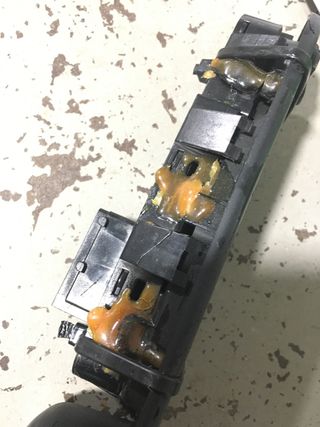 Botonera puerta Peugeot 207 ( deteriorada)