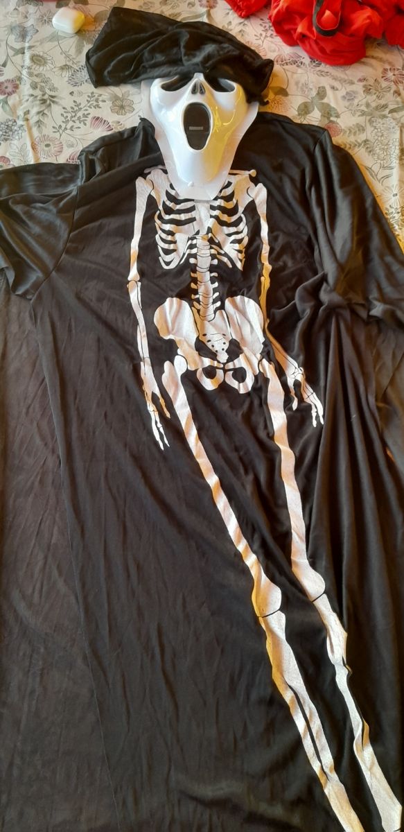 Lote tres disfraces adulto Halloween.