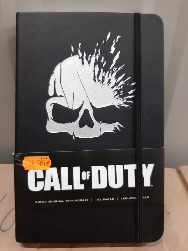 Libretas PS1-Call of Duty y mando antiestrés PS