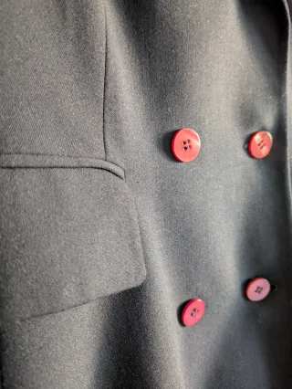 Abrigo de mujer de Zara azul marino