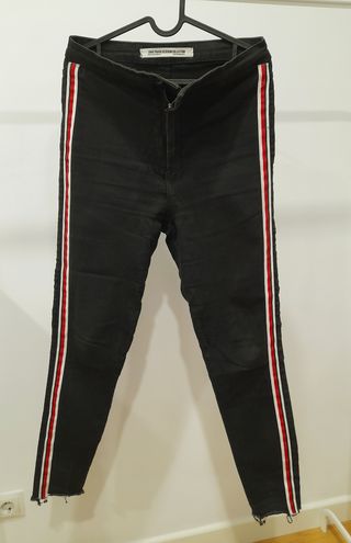 Pantalón negro pitillo