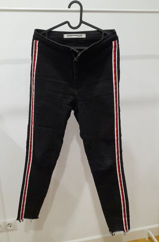 Pantalón negro pitillo