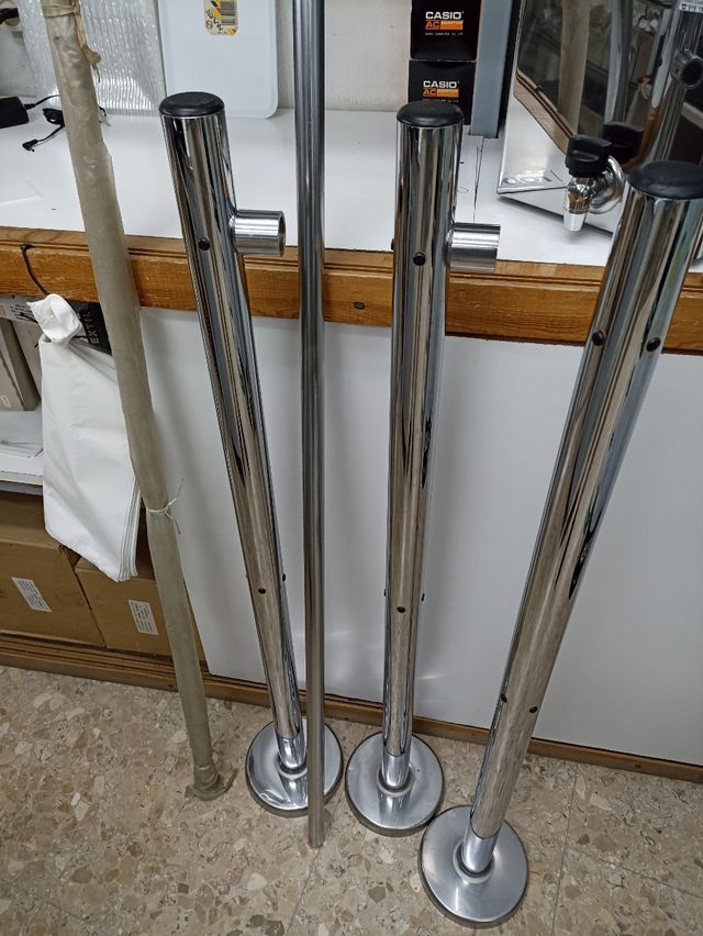 Postes y barras separación supermercado