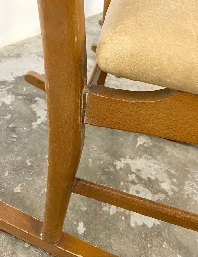 Pareja de mecedoras de madera y scai