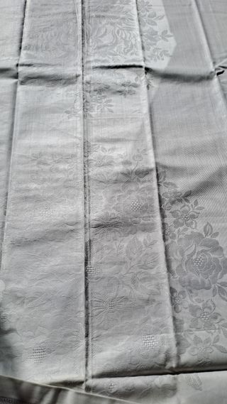 Tovaglia rettangolare con sei tovaglioli