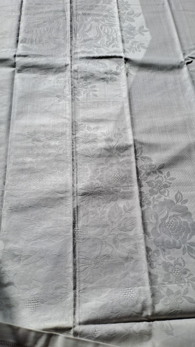 Tovaglia rettangolare con sei tovaglioli