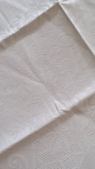 Tovaglia rettangolare con sei tovaglioli