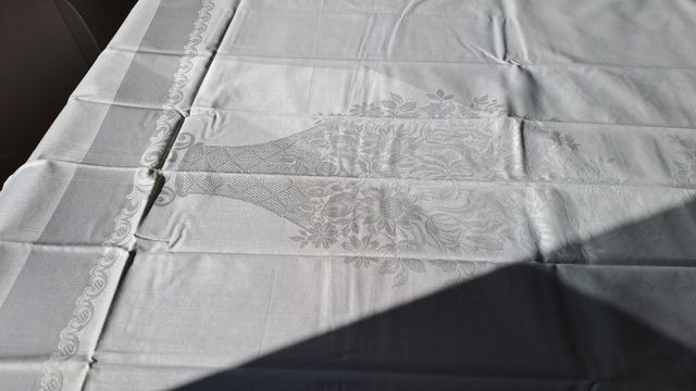 Tovaglia rettangolare con sei tovaglioli