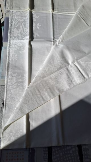 Tovaglia rettangolare con sei tovaglioli