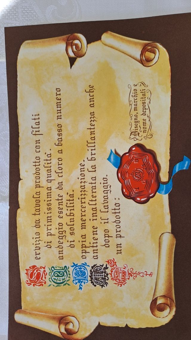 Tovaglia rettangolare con sei tovaglioli