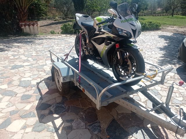 Alquiler remolque carro moto