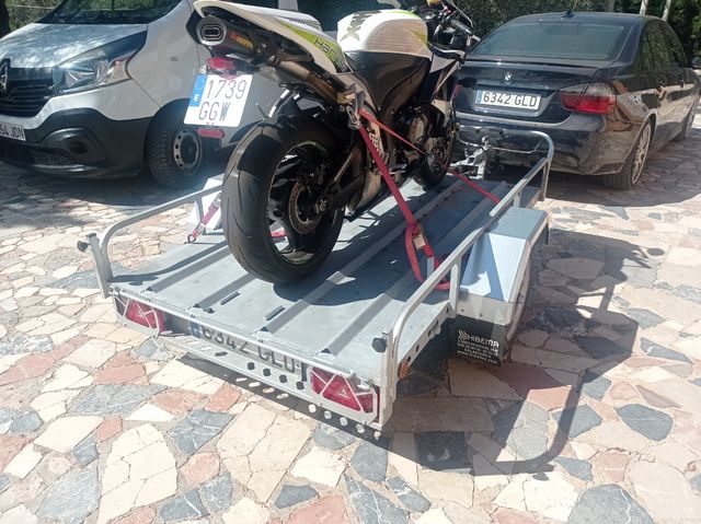 Alquiler remolque carro moto