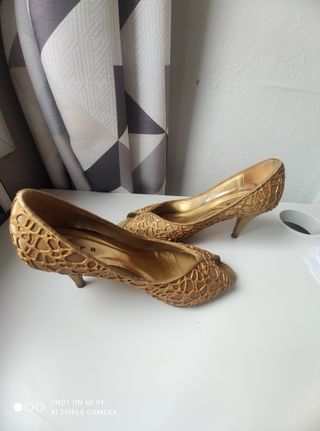 Zapatos de salón marca Nora
