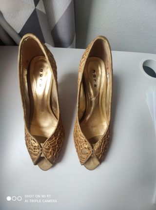 Zapatos de salón marca Nora