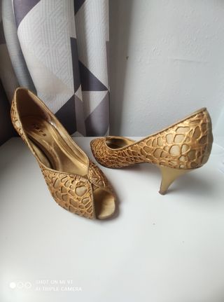 Zapatos de salón marca Nora