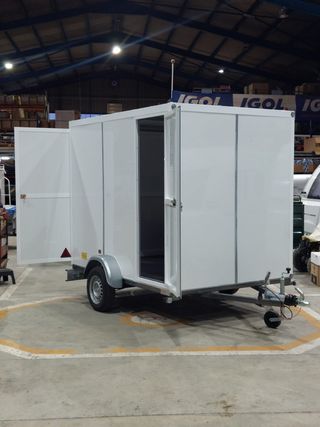 remolque cerrado sandwich