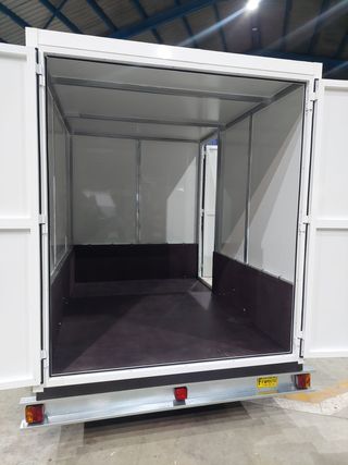 remolque cerrado sandwich