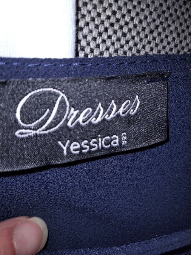 VESTIDO CON VOLANTES EN MANGAS