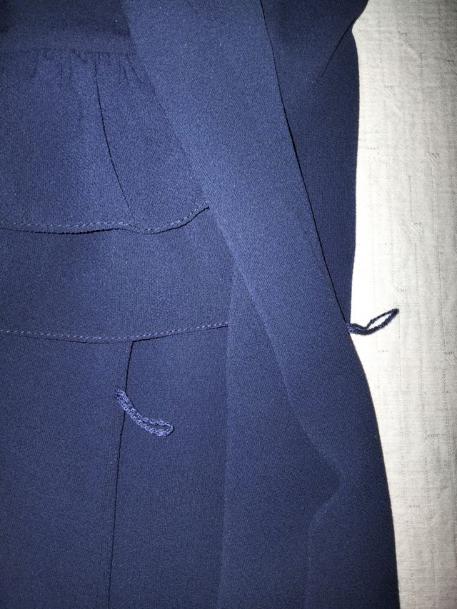 VESTIDO CON VOLANTES EN MANGAS