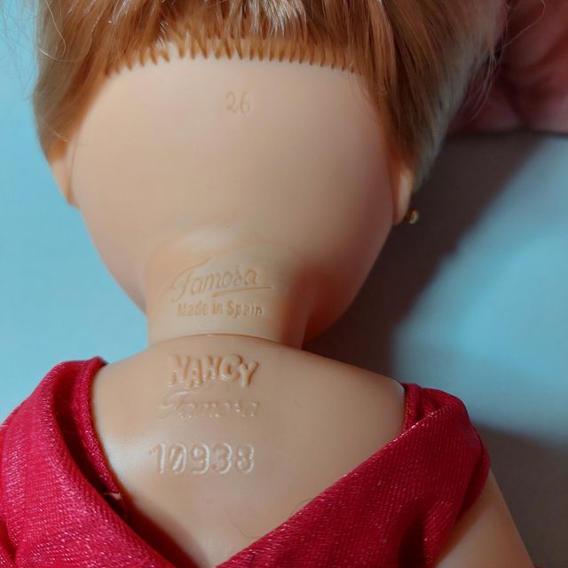 Nancy con vestido de gala, zapatos, pendientes