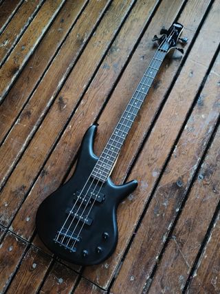 Ibanez mikro basso nero opaco junior scala corta