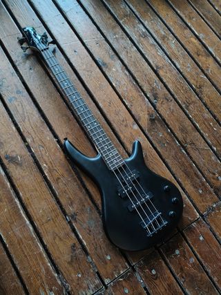 Ibanez mikro basso nero opaco junior scala corta