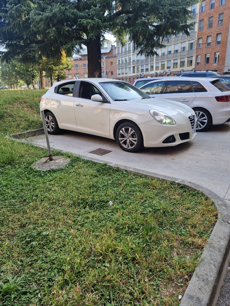 Alfa Romeo Giulietta 2011 - foto 1