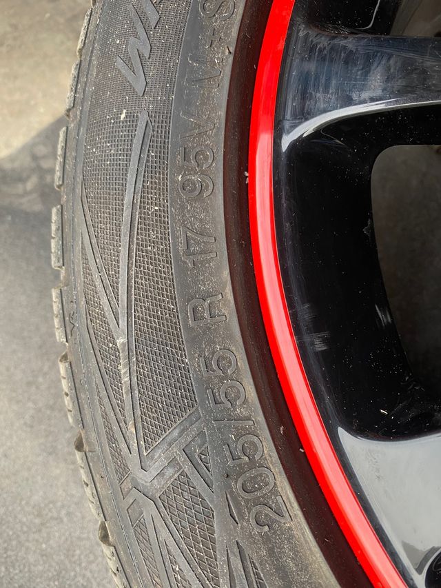 llantas Mercedes Negras con neumaticod Nieve