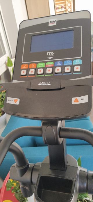 Bicicleta Elíptica - BH i.Quantum