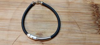 Bracciale in argento e caucciù 