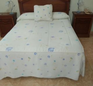 Conjunto edredón, cojín  y cortinas