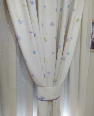 Conjunto edredón, cojín  y cortinas