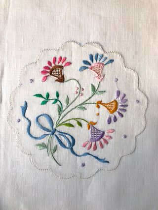 Set di 3 asciugamani in puro lino ricamati a mano