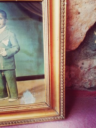 Cuadro antiguo con imagen niño comunión