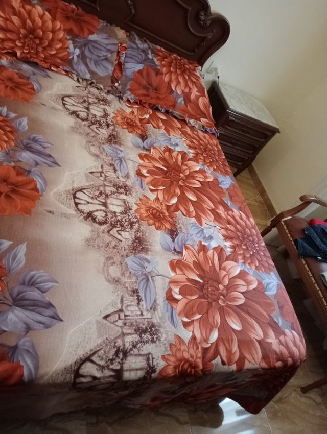 Colcha con 2 cojines nueva