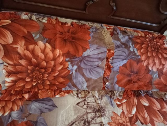 Colcha con 2 cojines nueva