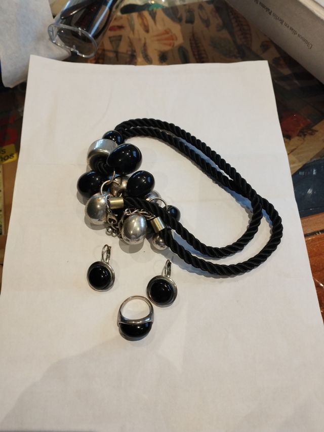 Anello, orecchini e pendente