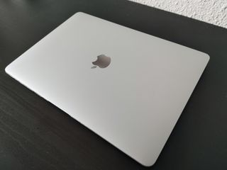 MacBook Air 13 + Magic Mouse + Funda