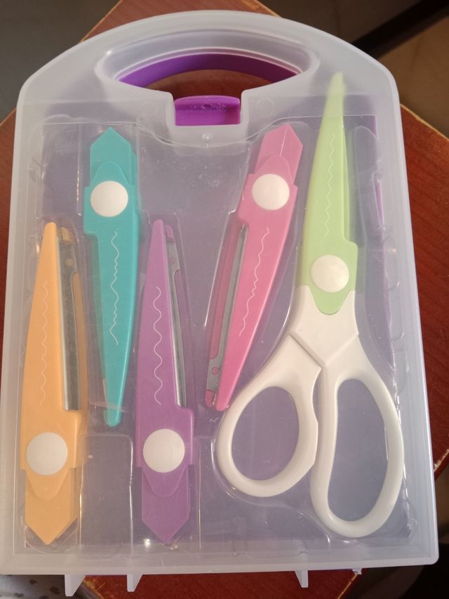 Maletín tijeras manualidades