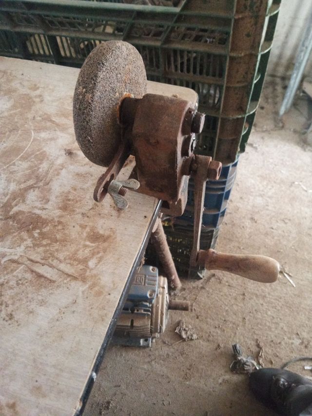 Afilador antiguo de mano