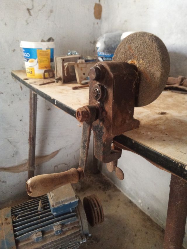Afilador antiguo de mano