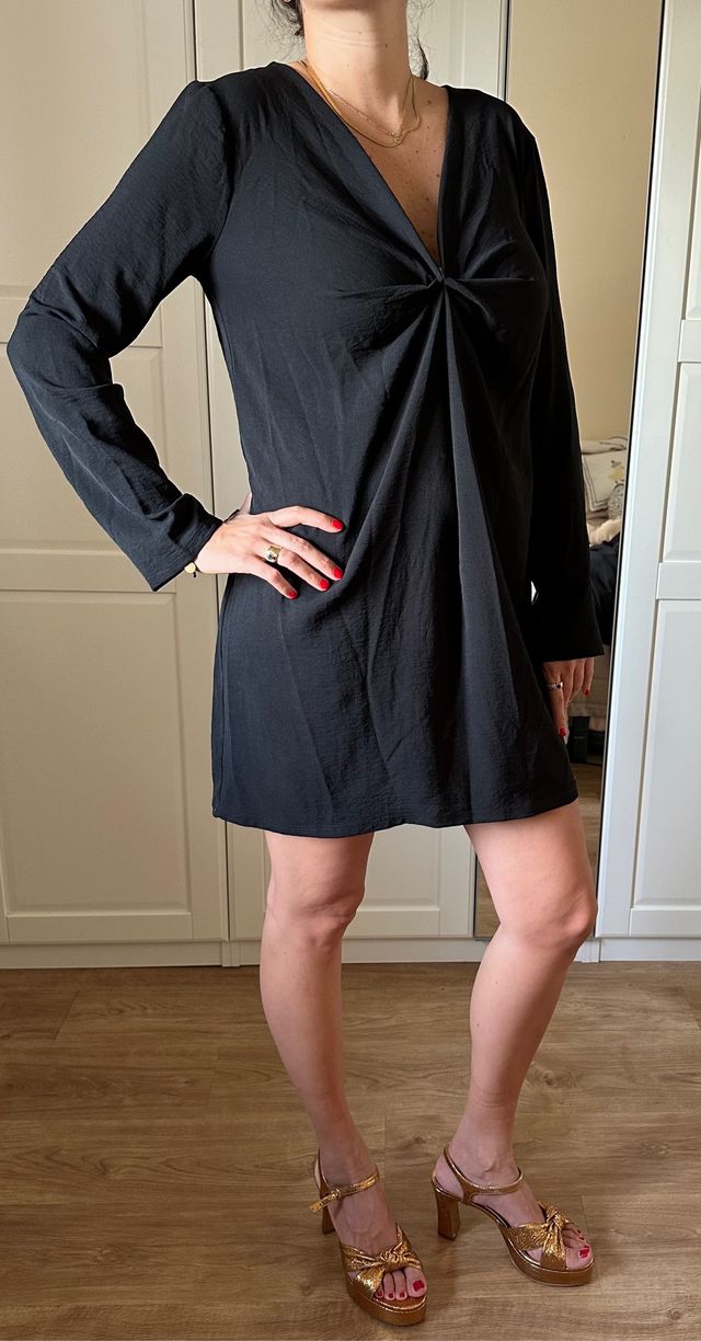 vestido negro mini de zara