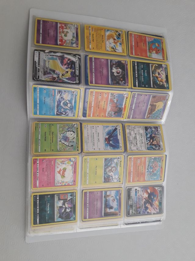albun con 400 cromos pokemon