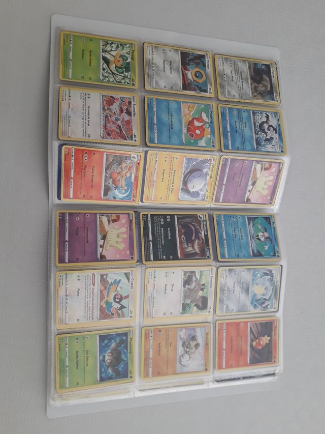 albun con 400 cromos pokemon
